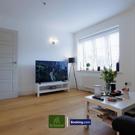 One Bedroom Apartment By Arhouse Apartments Short Lets & Serviced Accommodation Kingston With Free Wifi Kingston upon Thames  Exteriör bild