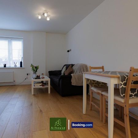 One Bedroom Apartment By Arhouse Apartments Short Lets & Serviced Accommodation Kingston With Free Wifi Kingston upon Thames  Exteriör bild